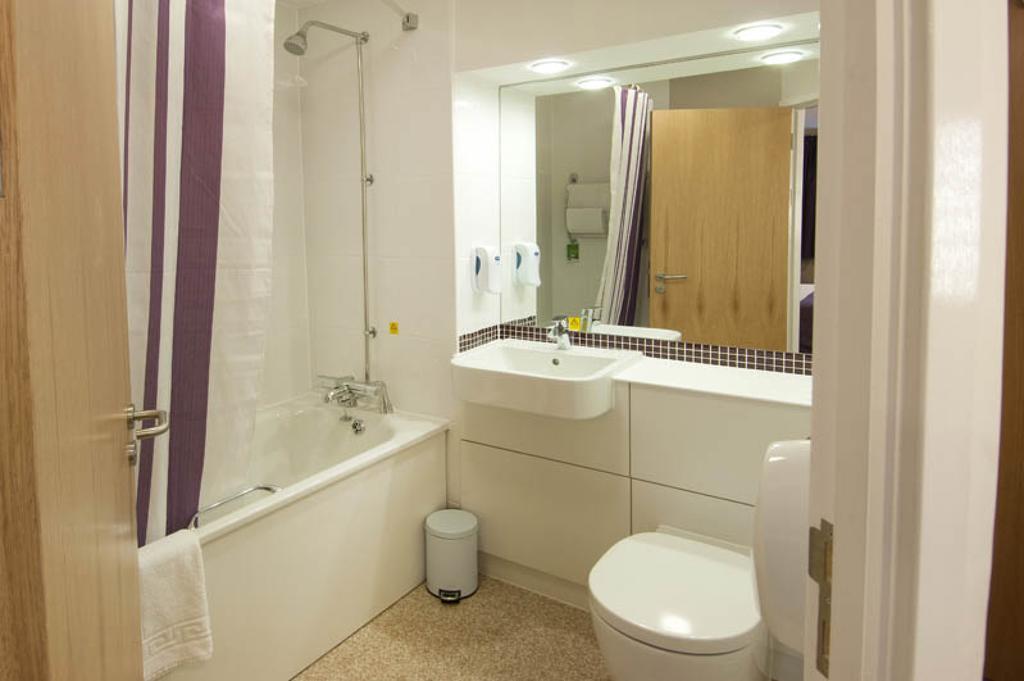 Premier Inn Epsom Central Room photo